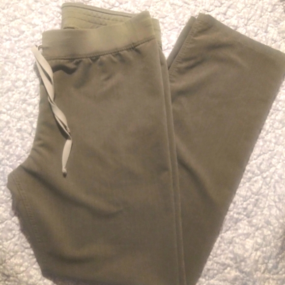 Figs Heather Olive Livingston - Picture 3 of 4